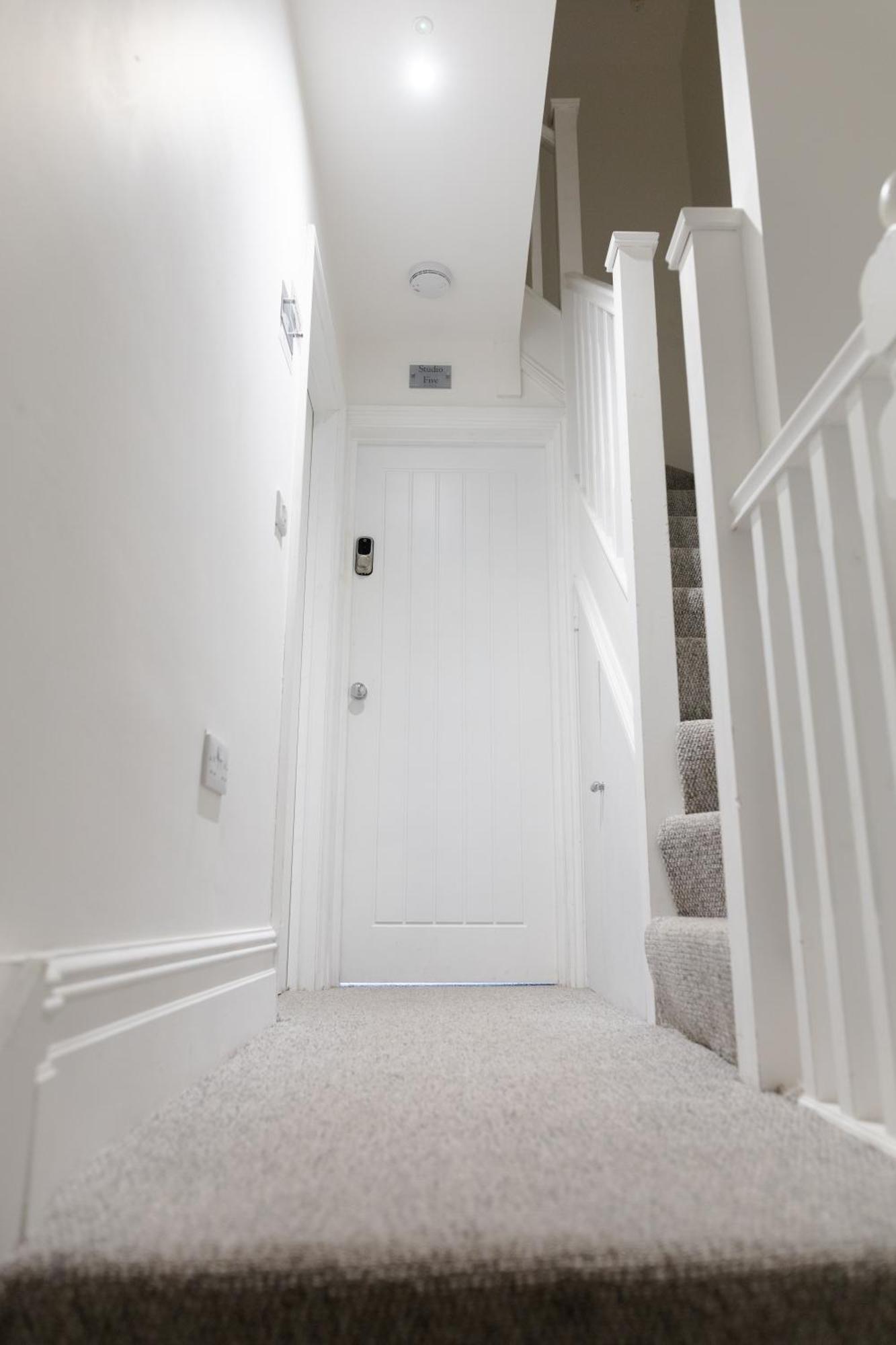 Bay City Studio Apartments Cardiff Buitenkant foto